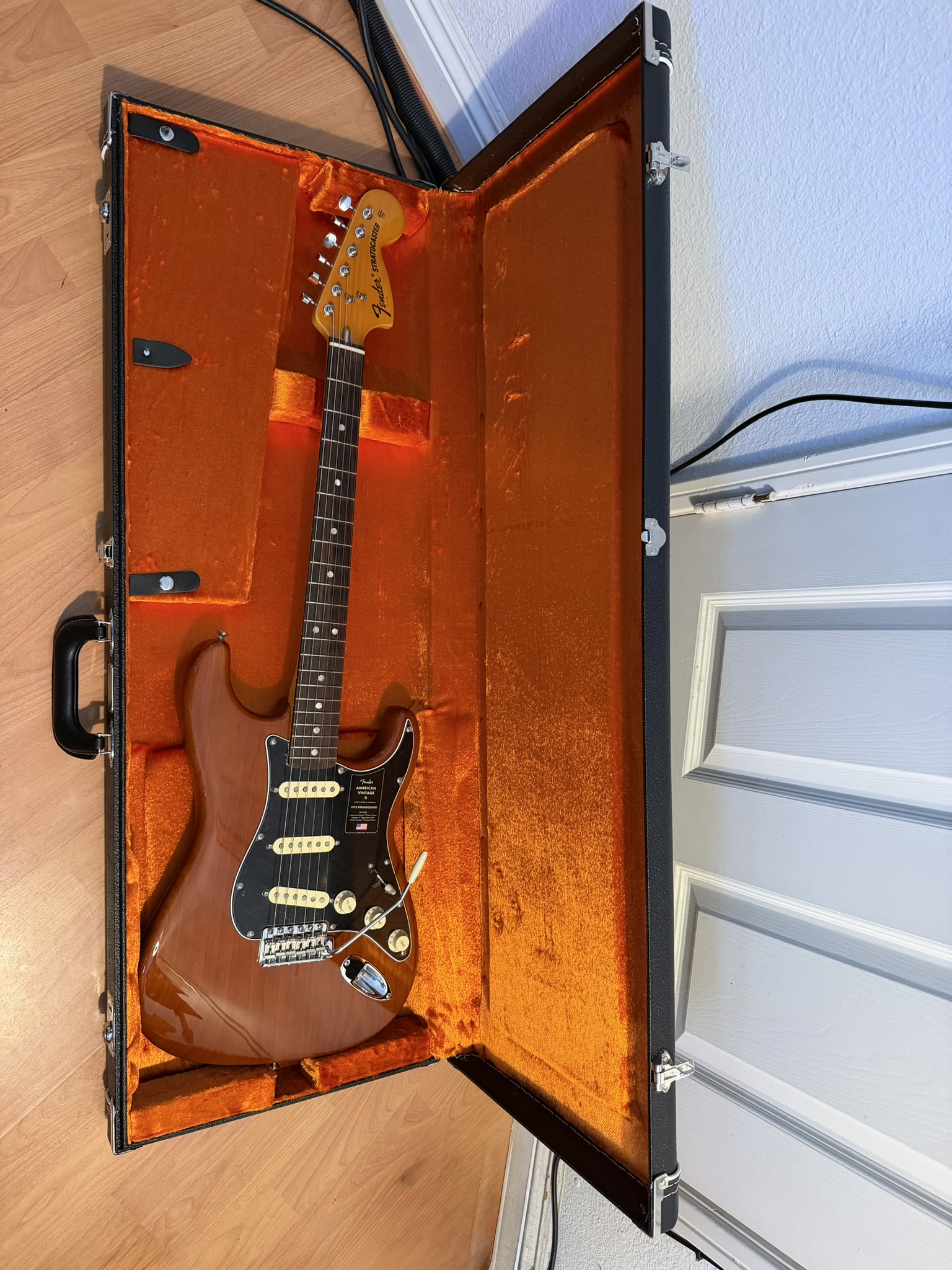 2024 MINT - Fender American Vintage II 1973 Stratocaster - Mocha ROSEWOOD, SUPER LITE ONLY 7lb 4oz